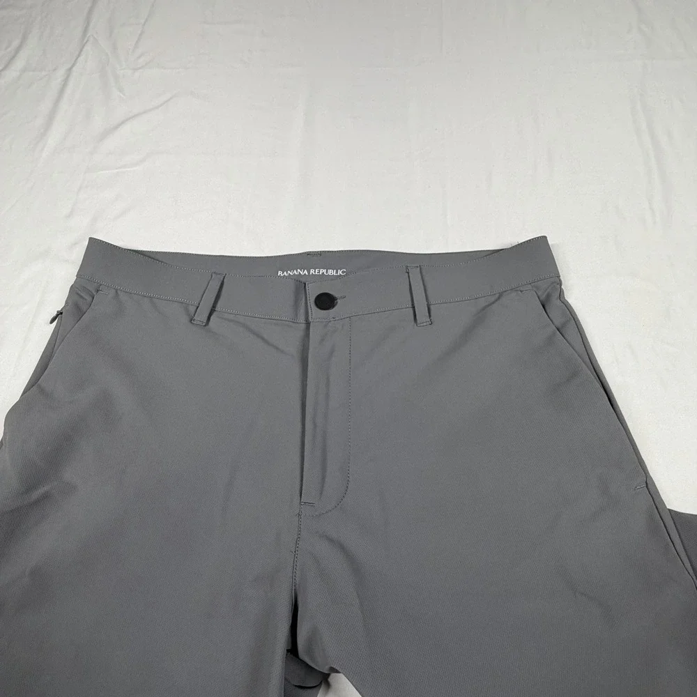 Banana Republic Men's Golf Style Gray Casual Pants 34-30 Polyester Lightweight